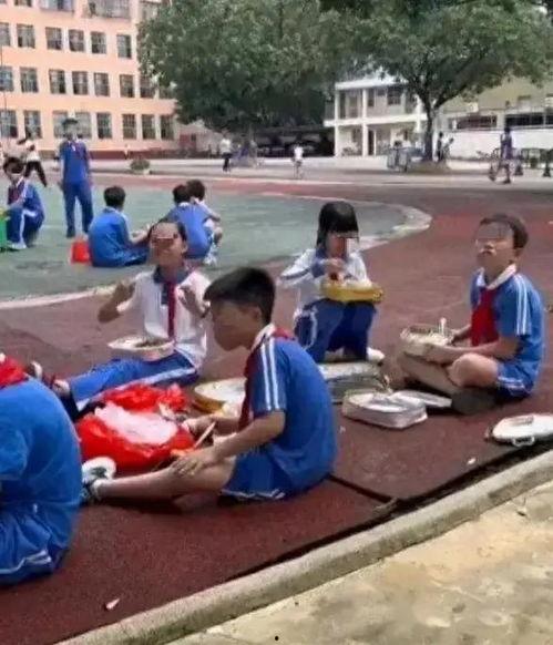 吃瓜男女操场,吃瓜男女操场上的爱恨情仇