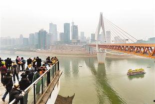 今日头条洪崖洞的游客,探寻山城夜景魅力之旅
