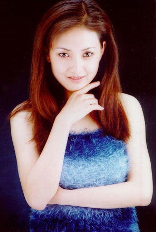 戳女明星的胸,时尚与争议的交织