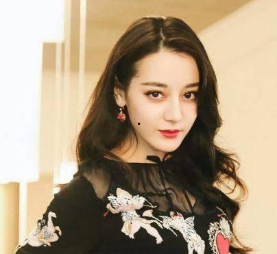 明星巴,璀璨星途，闪耀娱乐圈