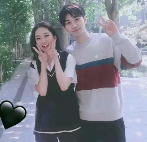 谢谢明星辰的照片,揭秘明星辰的时尚风采