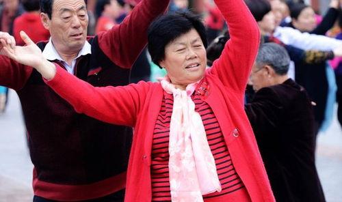 头条聚焦交际舞大叔