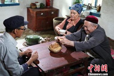 巴彦岱吃瓜,吃瓜群众的欢乐时光