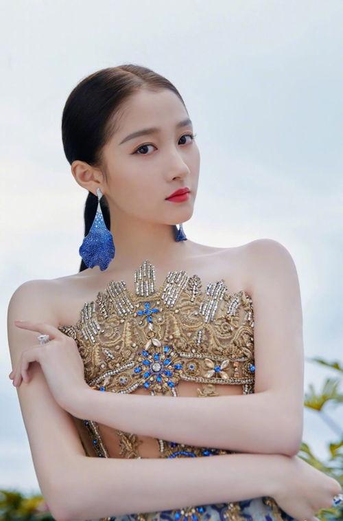 明星头关晓彤,青春偶像的蜕变之路